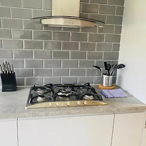 Holiday home Modern Family With Off-road Parking, Cardiff