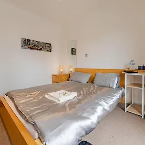 Bed & Breakfast Private In City Center, Cardiff